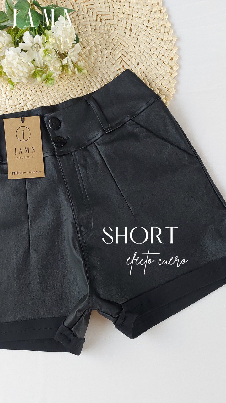Short efecto cuero