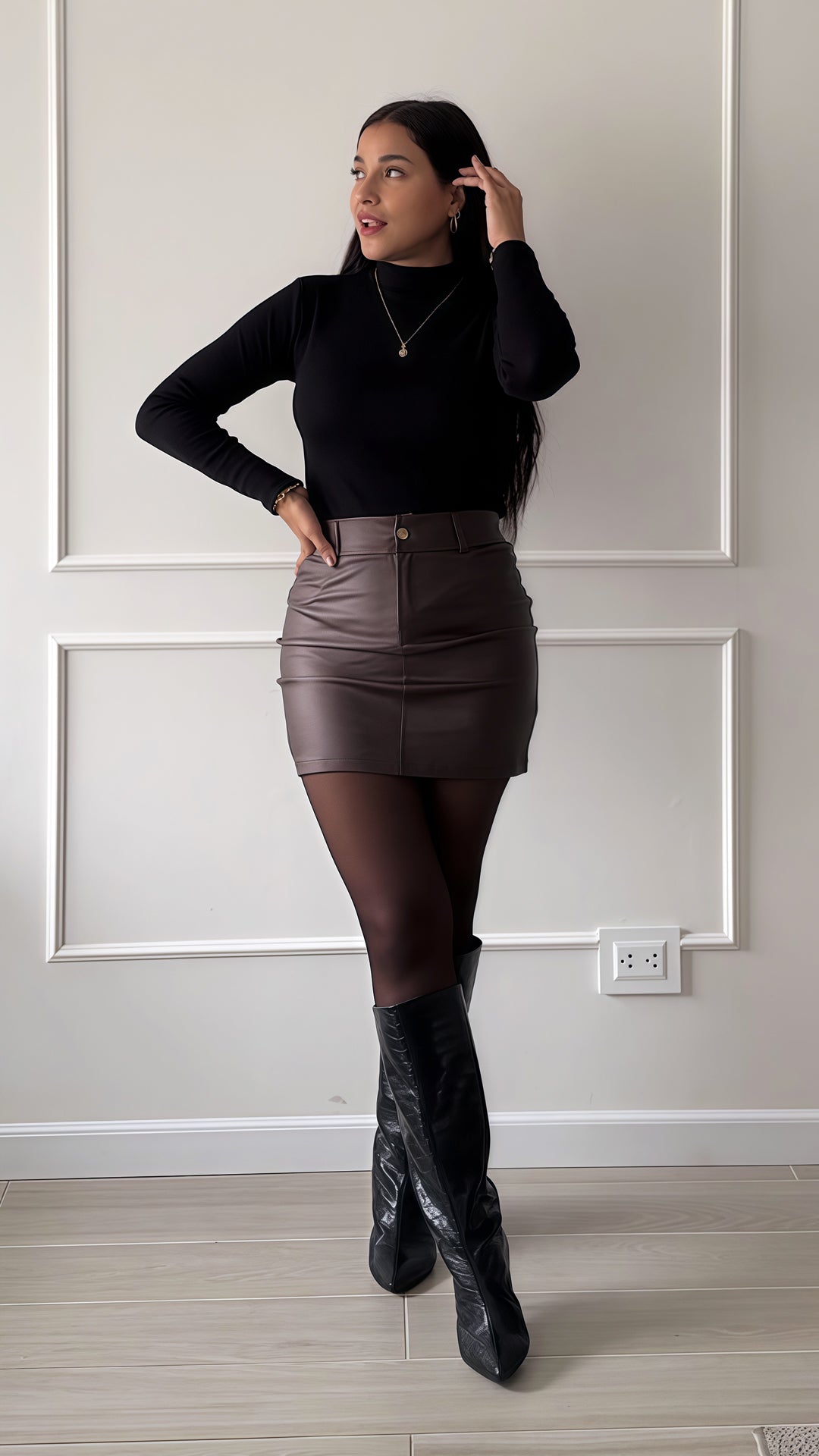 Falda corta efecto cuero