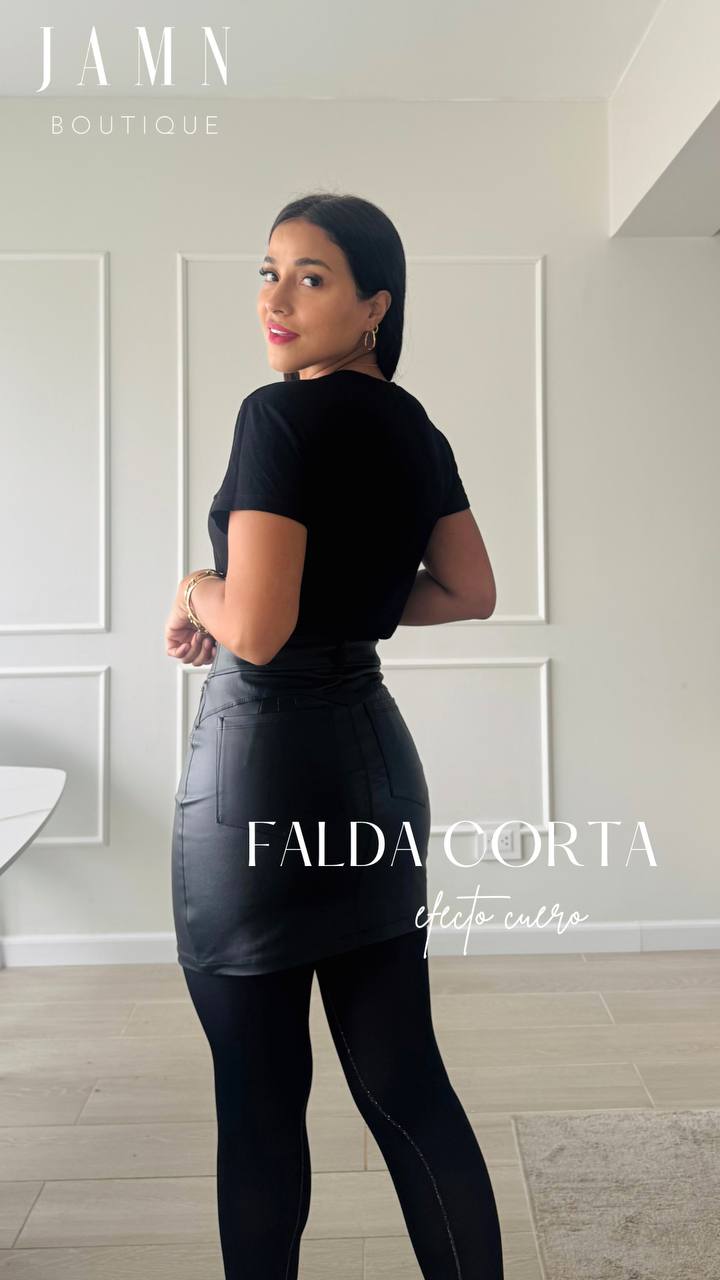 Falda corta efecto cuero