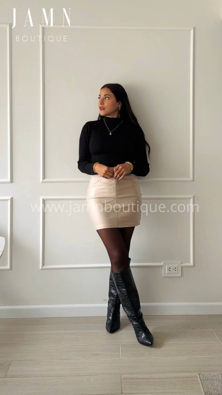 Falda corta efecto cuero