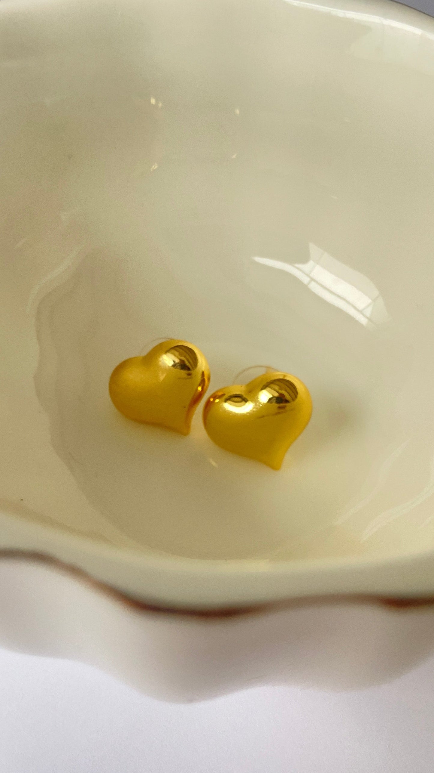 Aretes Love