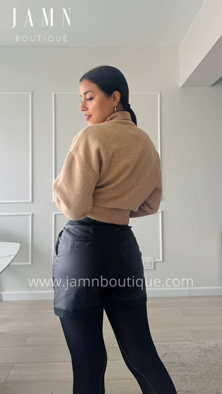 Short efecto cuero